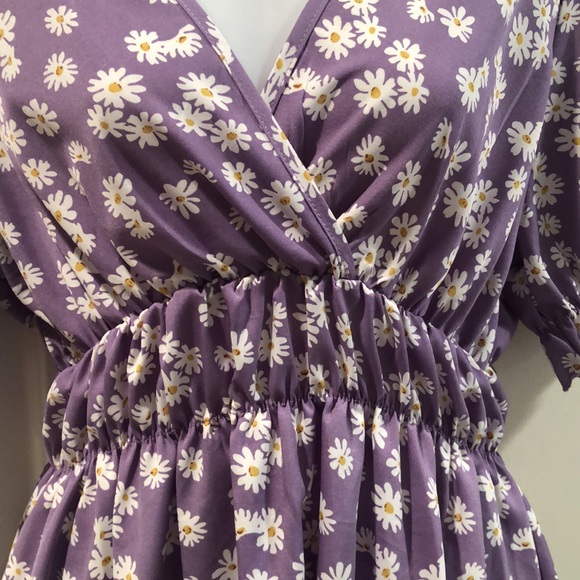 SHEIN Light purple w/daisys NWOT sz Large - Picture 4 of 6